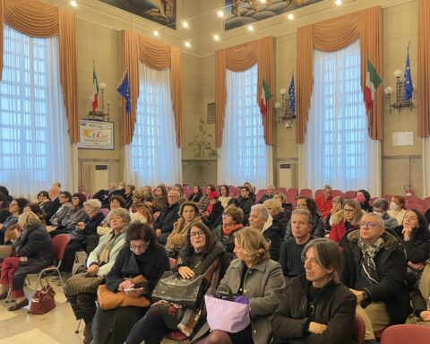 Pubblico-consiglio-comunale-Pescara.jpg